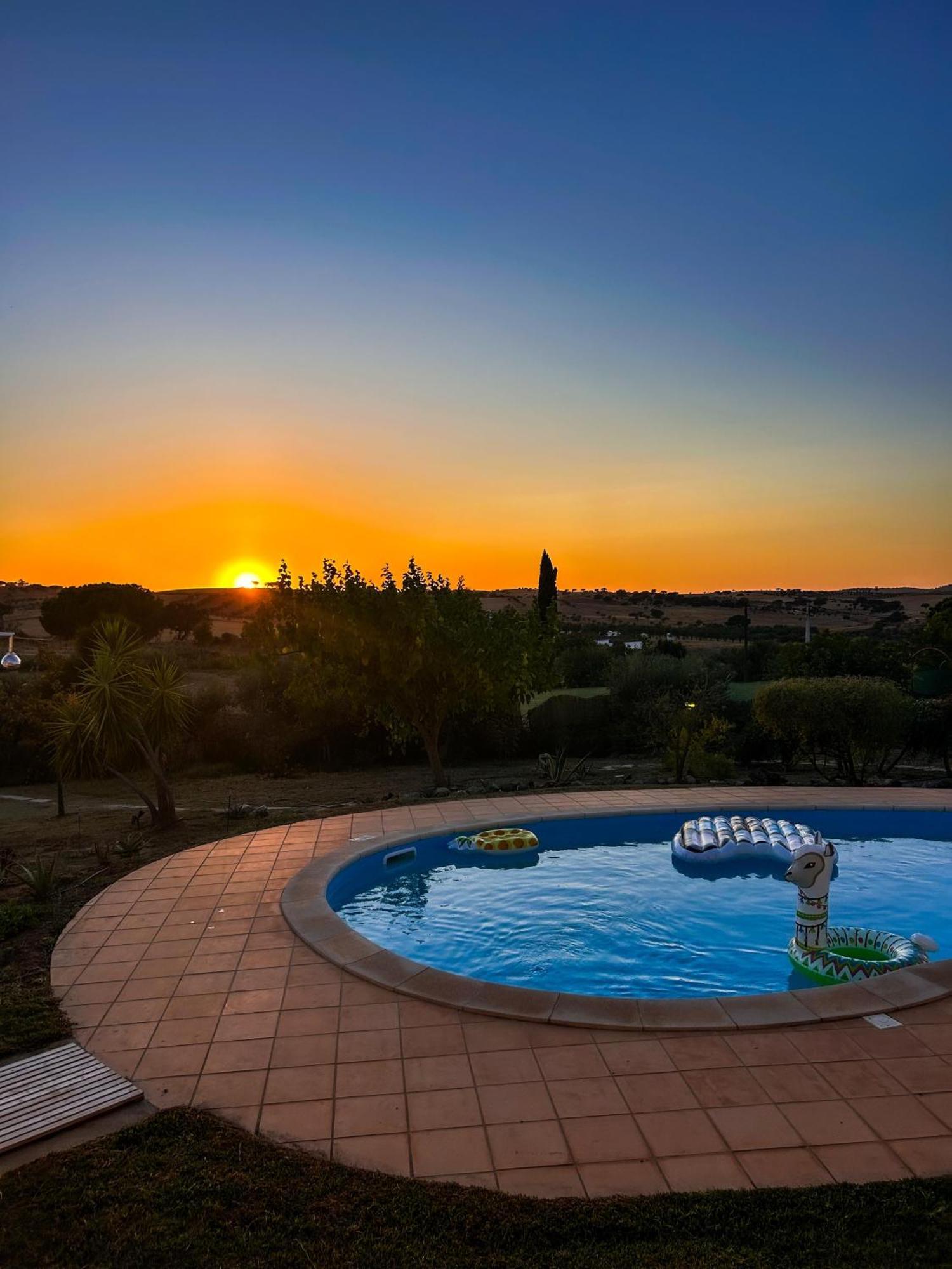 Pôr-do-sol Villa São Pedro do Corval Exterior foto